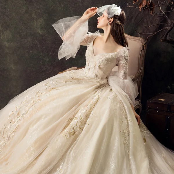 Audrey Hepburn Style Champagne Wedding Dresses 2019 Ball Gown V-Neck Lace Flower Bell sleeves Backless Royal Train