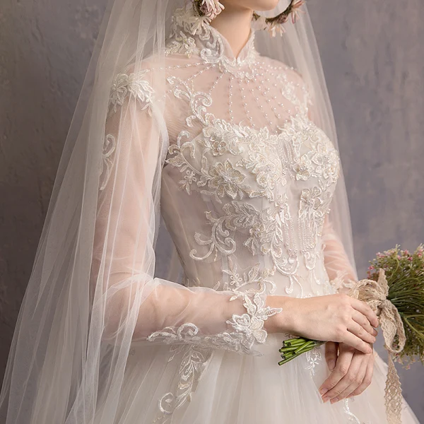 Eleganckie Szampan Suknie Ślubne 2019 Princessa Wysokiej Szyi Frezowanie Perła Kutas Z Koronki Kwiat Długie Rękawy Bez Pleców Trenem Katedra