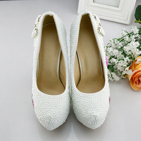 Lovely White Wedding Shoes 2019 Pearl Bow Tassel Rhinestone 14 cm Stiletto Heels Round Toe Wedding Pumps