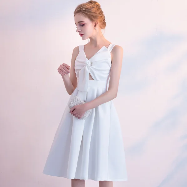 Modest / Simple Ivory Homecoming Graduation Dresses 2018 A-Line / Princess Bow Spaghetti Straps Sleeveless Knee-Length Formal Dresses
