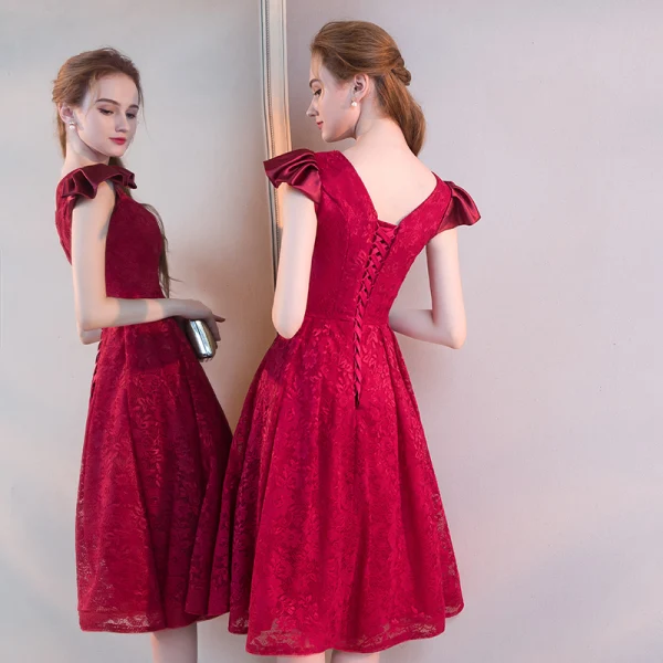 Chic / Beautiful Burgundy Homecoming Graduation Dresses 2019 A-Line / Princess Deep V-Neck Beading Lace Flower Cap Sleeves Backless Tea-length Formal Dresses