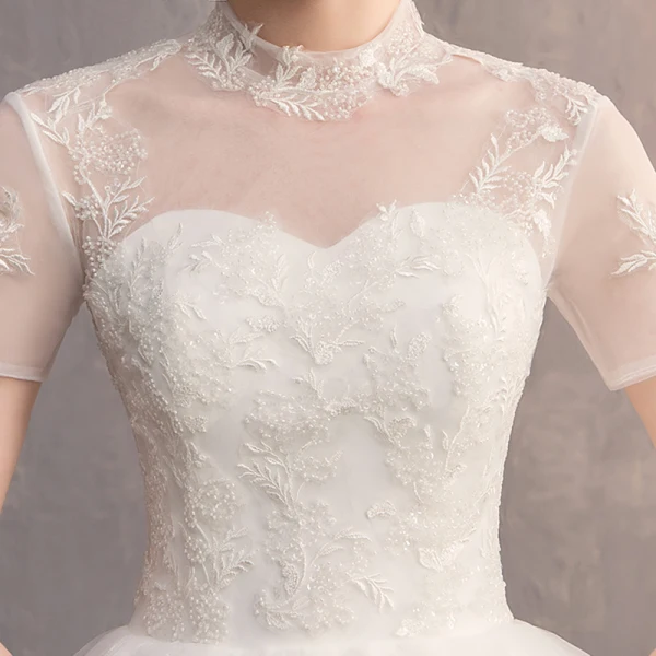 Élégant Ivoire Robe De Mariée 2019 Robe Boule Encolure Dégagée Perlage Cristal En Dentelle Fleur Manches Courtes Dos Nu Cathedral Train