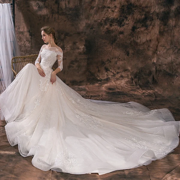 Elegante Ivory / Creme Brautkleider / Hochzeitskleider 2019 A Linie Rundhalsausschnitt Pailletten Spitze Blumen Quaste 3/4 Ärmel Rückenfreies Kathedrale Schleppe