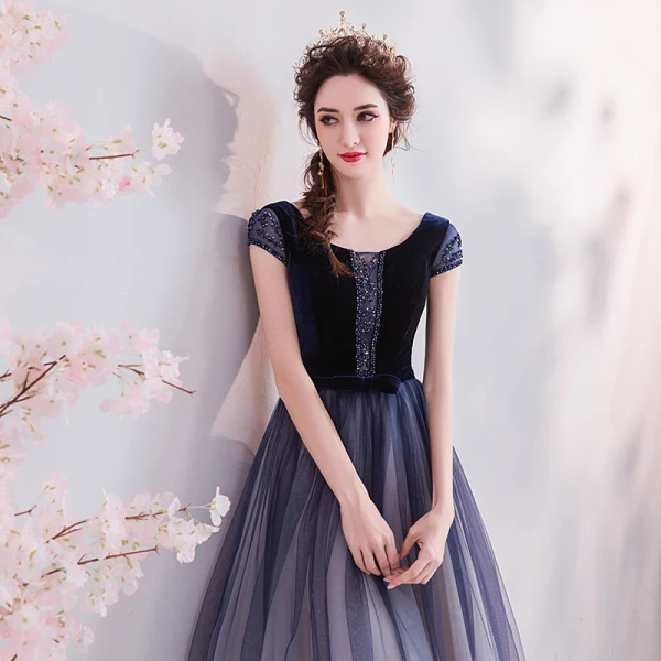 Élégant Bleu Marine Robe De Soirée 2019 Princesse Encolure Dégagée Daim Noeud Cristal Faux Diamant Manches Courtes Dos Nu Longue Robe De Ceremonie