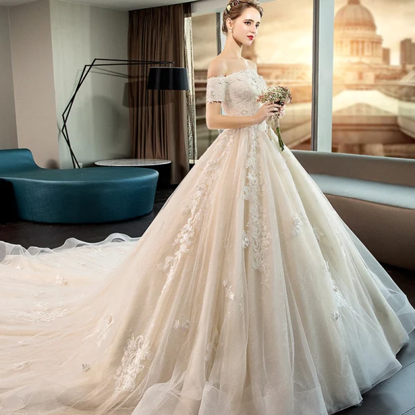 Élégant Ivoire Robe De Mariée 2019 Robe Boule Appliques En Dentelle Fleur De l'épaule Manches Courtes Dos Nu Royal Train
