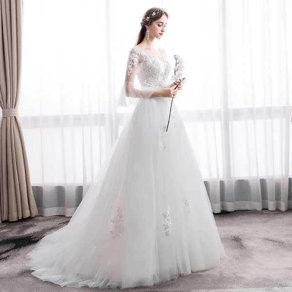 Élégant Ivoire Robe De Mariée 2019 Princesse V-Cou En Dentelle Fleur Manches de cloche Dos Nu Train De Balayage