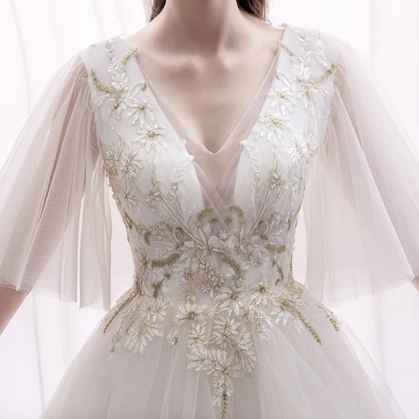 Élégant Ivoire Robe De Mariée 2019 Princesse V-Cou En Dentelle Fleur Manches Courtes Dos Nu Tribunal Train