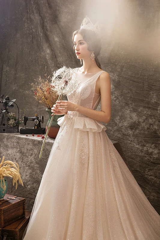 Luxury / Gorgeous Champagne Glitter Wedding Dresses 2019 A-Line / Princess Scoop Neck Beading Lace Flower Sleeveless Court Train