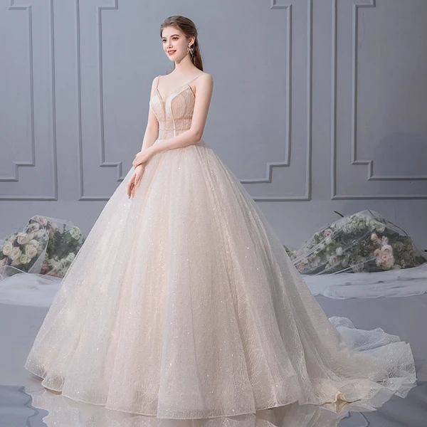 Élégant Champagne Robe De Mariée 2019 Robe Boule Bretelles Spaghetti Sans Manches Dos Nu Cathedral Train