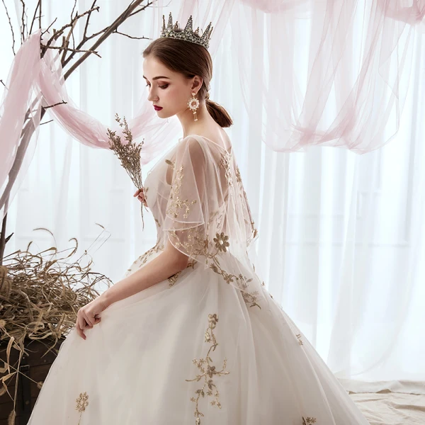 Eleganta Elfenben Bröllopsklänningar 2019 Prinsessa Urringning Paljetter Spets Blomma Korta ärm Cathedral Train