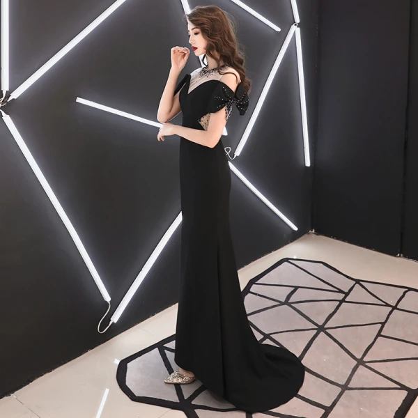 Elegant Sorte Selskabskjoler 2019 Havfrue Scoop Neck Beading Rhinestone Kort Ærme Lange Kjoler
