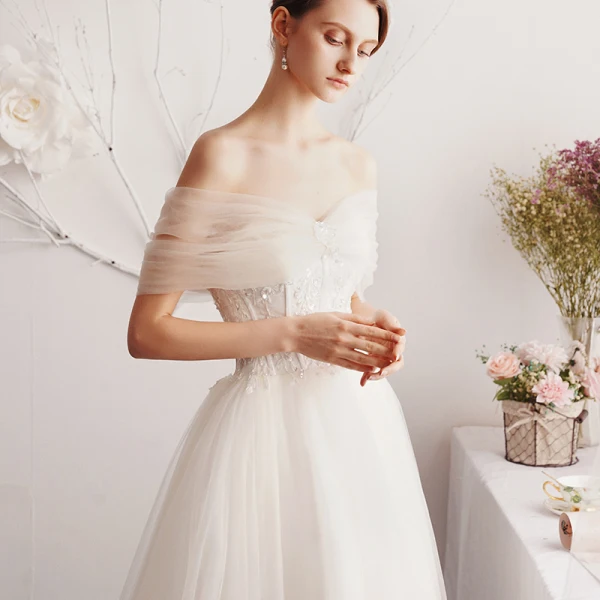 Élégant Champagne Robe De Mariée 2019 Princesse De l'épaule Paillettes En Dentelle Fleur Manches Courtes Dos Nu Train De Balayage
