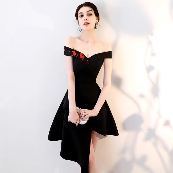 Modest / Simple Black Party Dresses 2018 A-Line / Princess Embroidered Off-The-Shoulder Sleeveless Short Formal Dresses
