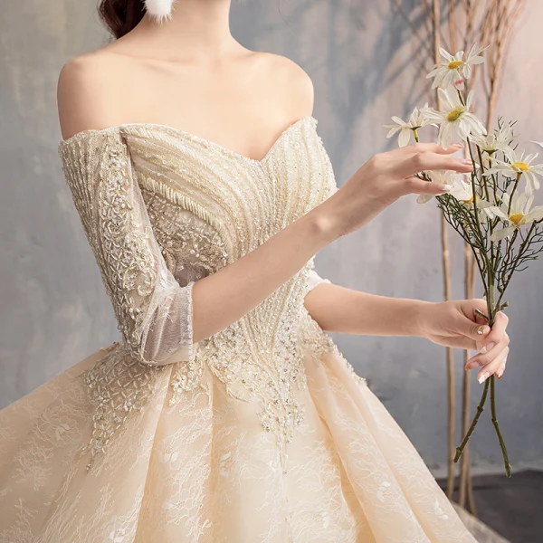 Charmant Champagne Robe De Mariée 2019 Princesse De l'épaule Perlage Cristal Perle Paillettes En Dentelle Fleur 1/2 Manches Dos Nu Cathedral Train