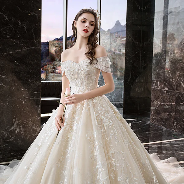 Chic / Belle Ivoire Robe De Mariée 2019 Princesse De l'épaule Appliques En Dentelle Fleur Manches Courtes Dos Nu Cathedral Train