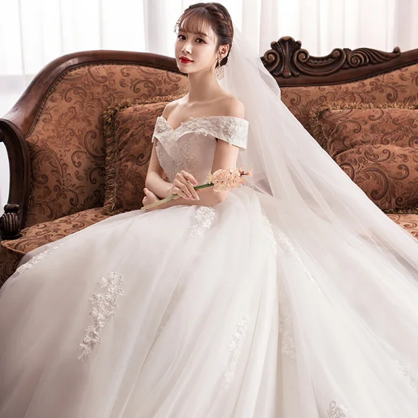 Élégant Ivoire Empire Enceinte Robe De Mariée 2019 De l'épaule Perlage Paillettes En Dentelle Fleur Manches Courtes Dos Nu Cathedral Train