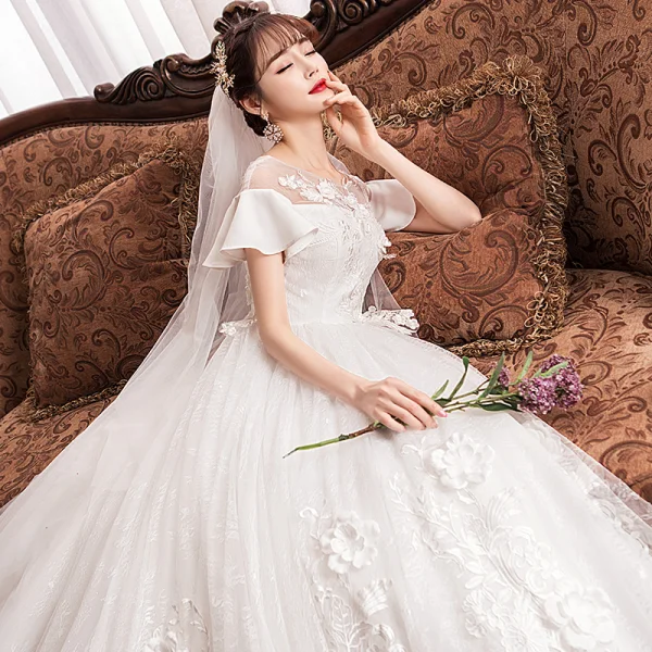 Elegant Ivory Empire Pregnant Wedding Dresses 2019 Scoop Neck Appliques Lace Flower Bell sleeves Backless Cathedral Train