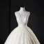 Meilleur Ivoire Fait main Perlage Robe De Mariée 2019 Princesse V-Cou Glitter Tulle Sans Manches Dos Nu Cathedral Train