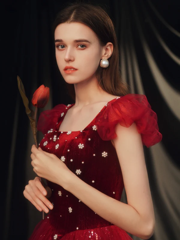 Charming Suede Burgundy Prom Dresses 2021 A-Line / Princess Square Neckline Pearl Sequins Backless Floor-Length / Long Prom Formal Dresses