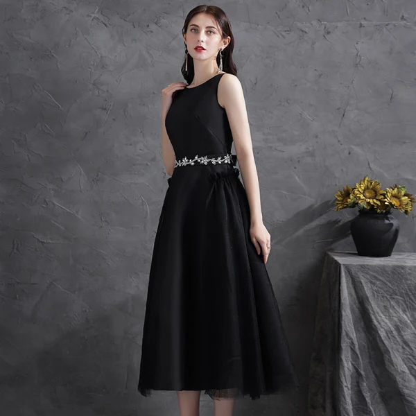 Chic / Beautiful Black Satin Homecoming Graduation Dresses 2021 A-Line / Princess Scoop Neck Rhinestone Sash Sleeveless Backless Bow Tea-length Formal Dresses