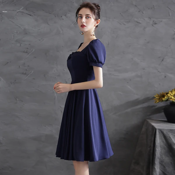 Simple Bleu Marine Satin de retour Robe De Graduation 2021 Princesse Encolure Carrée Noeud Manches Courtes Mi-Longues Robe De Ceremonie