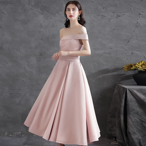 Modest / Simple Blushing Pink Satin Homecoming Graduation Dresses Bridesmaid Dresses 2021 A-Line / Princess Off-The-Shoulder Sleeveless Backless Tea-length Formal Dresses