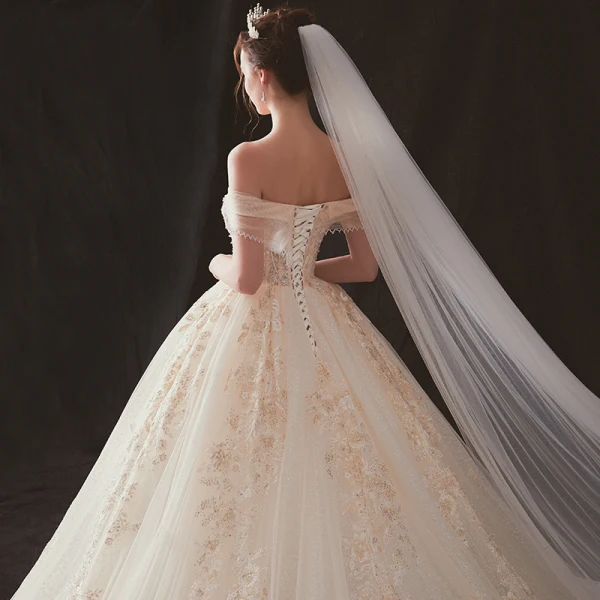 Luxe Champagne Robe De Mariée 2019 Princesse De l'épaule Perlage Paillettes En Dentelle Fleur Sans Manches Dos Nu Cathedral Train