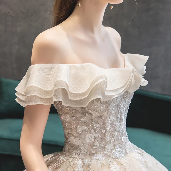 Luxe Champagne Robe De Mariée 2019 Princesse De l'épaule Perlage Perle Paillettes En Dentelle Fleur Manches Courtes Dos Nu Cathedral Train