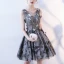 Chic / Belle Gris Robe De Cocktail 2019 Princesse V-Cou Paillettes Appliques Cristal En Dentelle Fleur Courte Sans Manches Dos Nu Robe De Ceremonie