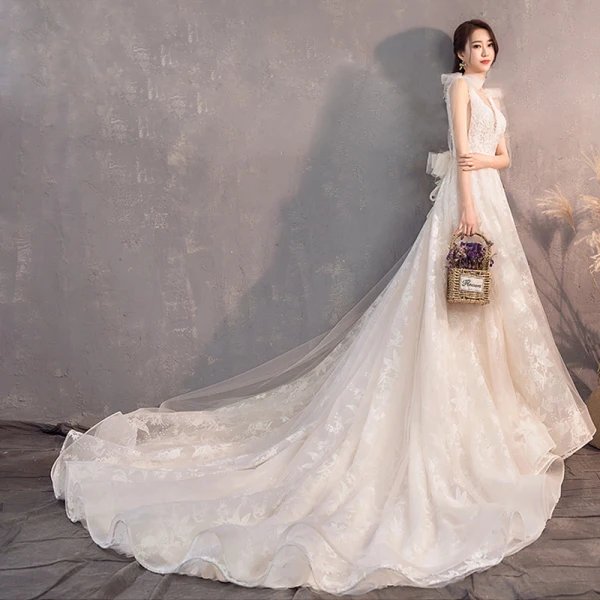Élégant Champagne Robe De Mariée 2019 Princesse V-Cou Perlage Paillettes En Dentelle Fleur Sans Manches Dos Nu Noeud Chapel Train
