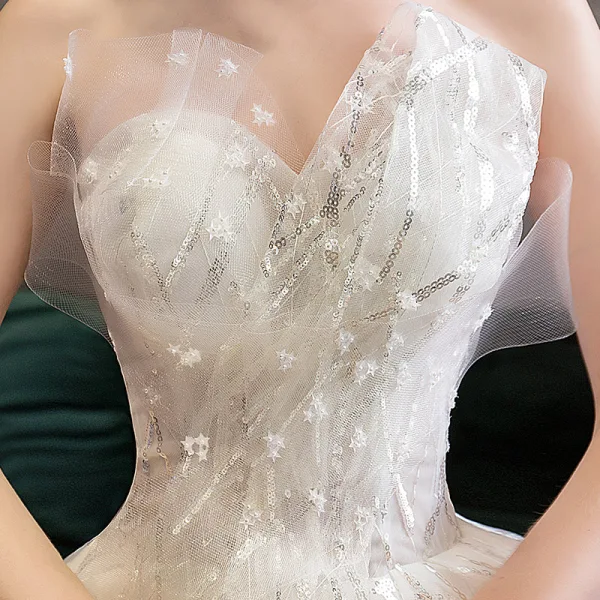Chic Ivoire Robe De Mariée 2019 Robe Boule Bustier Paillettes En Dentelle Fleur Sans Manches Dos Nu Royal Train