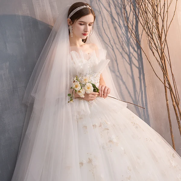 Abordable Ivoire Robe De Mariée 2019 Robe Boule Bustier Perlage Paillettes En Dentelle Fleur Sans Manches Dos Nu Longue