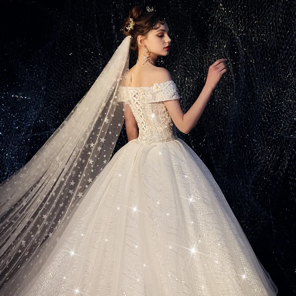 Chic Ivoire Robe De Mariée 2019 Princesse De l'épaule Perlage Perle Étoile En Dentelle Fleur Paillettes Manches Courtes Dos Nu Cathedral Train