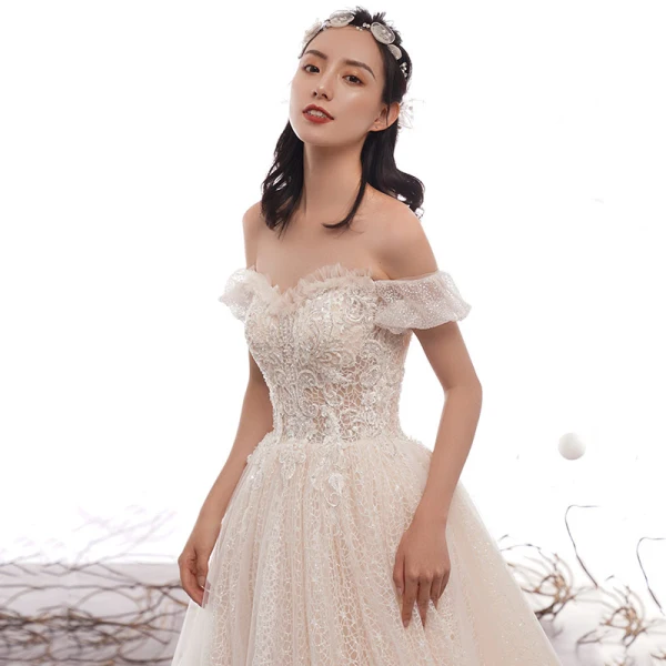 Chic Champagne Robe De Mariée 2019 Princesse De l'épaule Perlage Perle En Dentelle Fleur Manches Courtes Dos Nu Cathedral Train