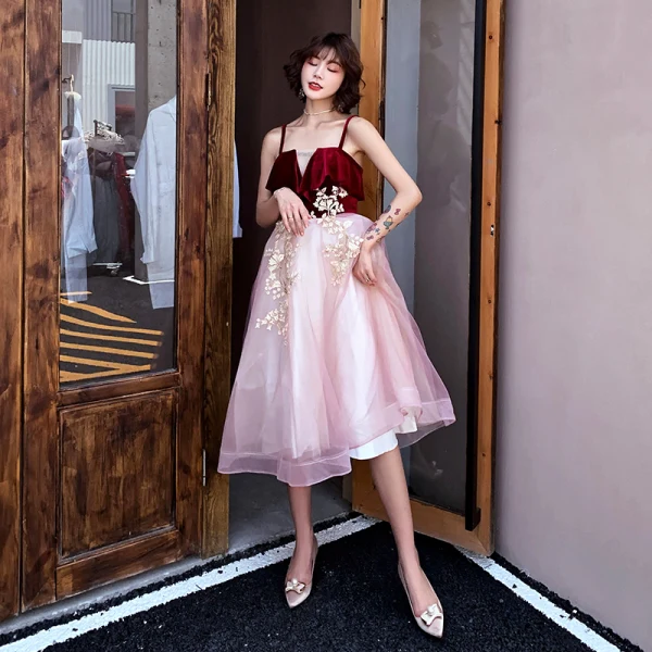 Chic / Beautiful Burgundy Homecoming Graduation Dresses 2019 A-Line / Princess Suede Spaghetti Straps Lace Flower Sleeveless Backless Tea-length Formal Dresses