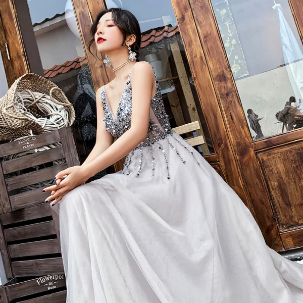 Charmant Gris Robe De Soirée 2019 Princesse V-Cou Perlage Paillettes Sans Manches Dos Nu Train De Balayage Robe De Ceremonie