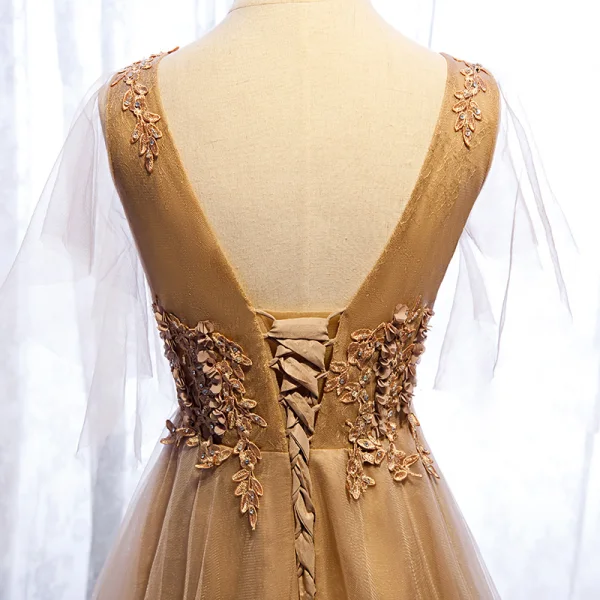 Élégant Champagne Robe De Soirée 2019 Princesse V-Cou Perlage Faux Diamant Appliques En Dentelle Fleur Manches Courtes Dos Nu Train De Balayage Robe De Ceremonie