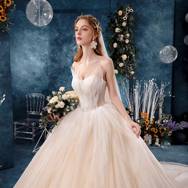 Schöne Champagner Brautkleider / Hochzeitskleider 2019 Ballkleid Rüschen Bandeau Perlenstickerei Ärmellos Rückenfreies Königliche Schleppe