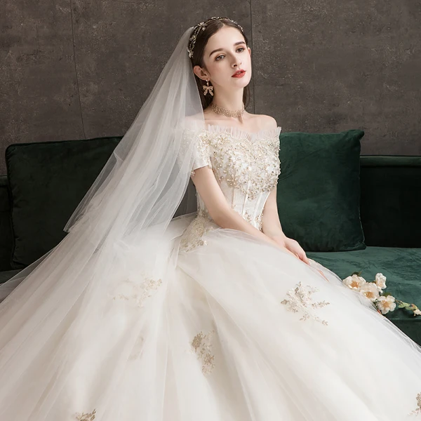 Élégant Champagne Robe De Mariée 2019 Princesse De l'épaule Perle Paillettes En Dentelle Fleur Manches Courtes Chapel Train