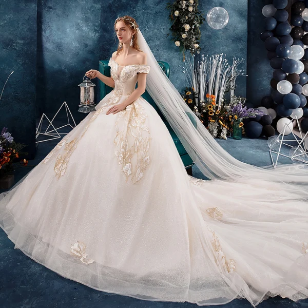 Stilig Champagne Bröllopsklänningar 2019 Prinsessa Av Axeln Beading Rhinestone Paljetter Spets Blomma Korta ärm Halterneck Royal Train