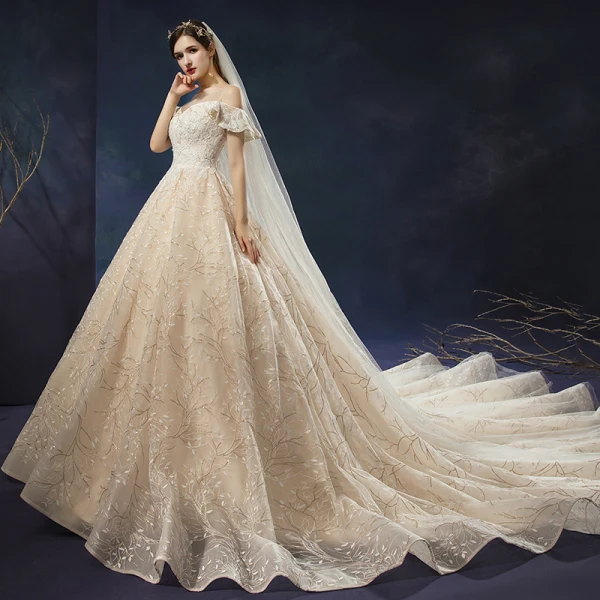 Charmant Champagne Robe De Mariée 2019 Princesse Encolure Dégagée Paillettes En Dentelle Fleur Sans Manches Dos Nu Cathedral Train