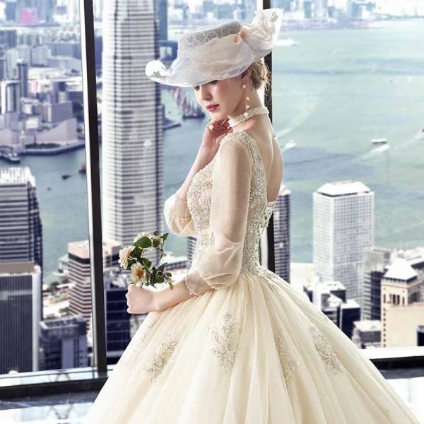 Luxe Champagne Robe De Mariée 2019 Princesse V-Cou Perlage Paillettes En Dentelle Fleur 3/4 Manches Dos Nu Cathedral Train