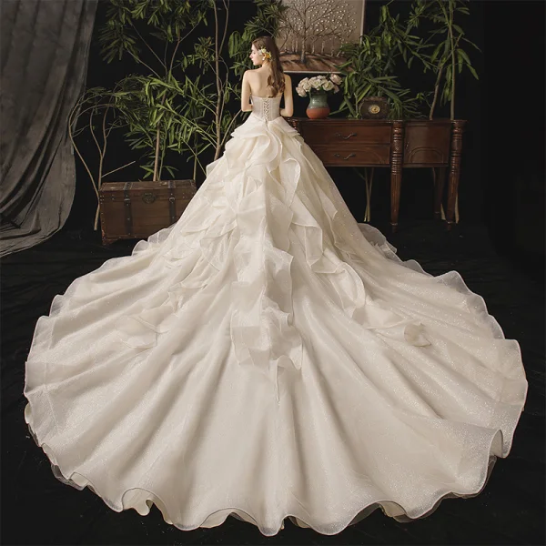 Edles Champagner Brautkleider / Hochzeitskleider 2019 A Linie Bandeau Applikationen Perle Pailletten Spitze Blumen Ärmellos Rückenfreies Fallende Rüsche Königliche Schleppe