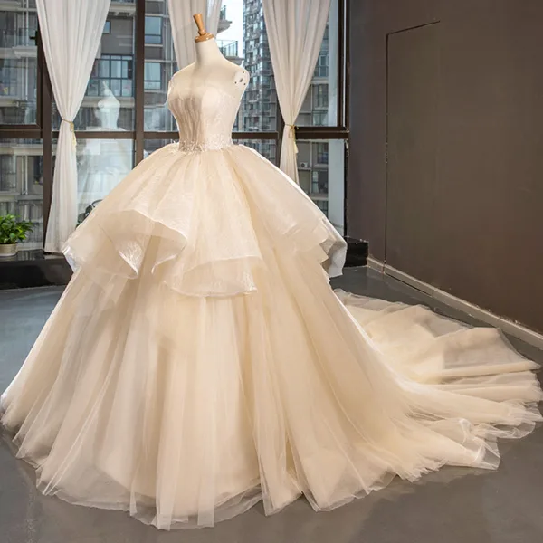 Haut de Gamme Champagne Robe De Mariée 2023 Robe Boule Volants Bustier En Dentelle Fleur Sans Manches Dos Nu Volants en Cascade Royal Train