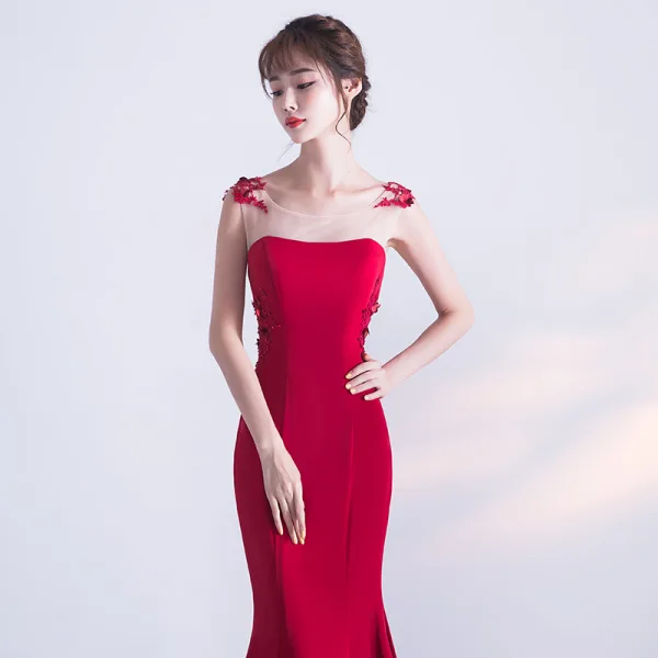 Chic / Belle Bordeaux Robe De Soirée 2018 Trompette / Sirène En Dentelle Appliques Noeud Encolure Dégagée Sans Manches Train De Balayage Robe De Ceremonie