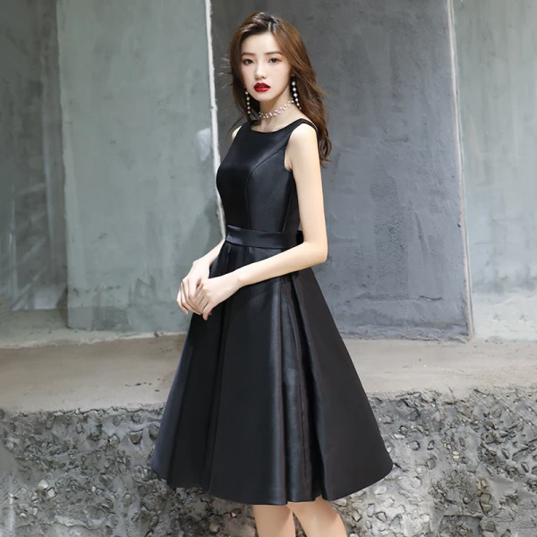 Modest / Simple Black Homecoming Graduation Dresses 2019 A-Line / Princess Scoop Neck Sleeveless Backless Bow Knee-Length Formal Dresses