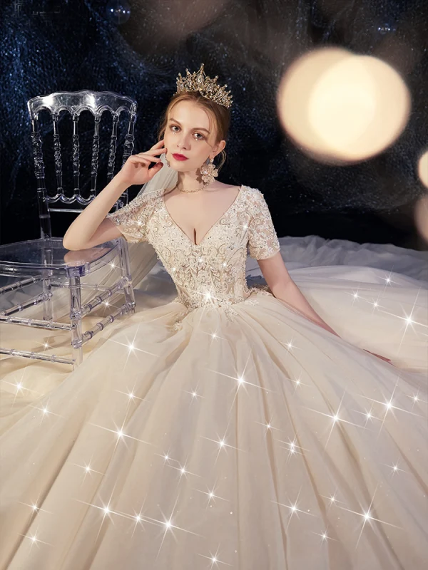 High-end Champagne Bröllopsklänningar 2019 Prinsessa V-Hals Beading Paljetter Spets Blomma Korta ärm Halterneck Cathedral Train