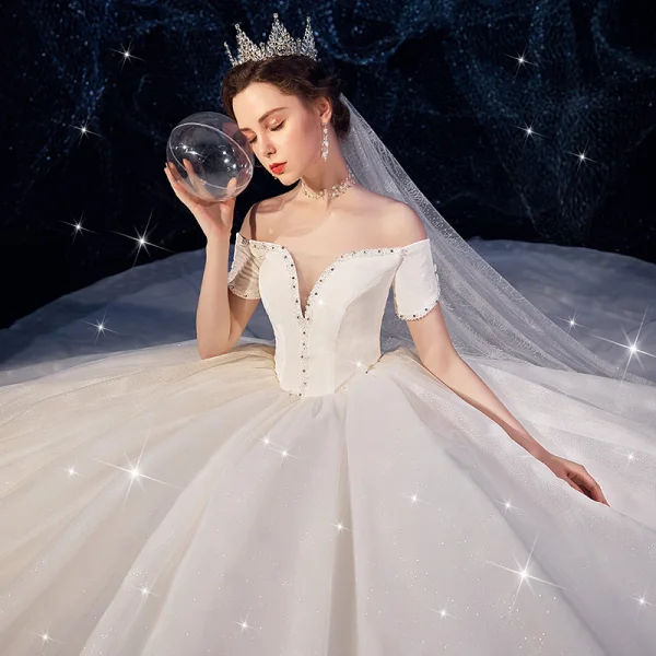 Charmant Ivoire Robe De Mariée 2019 Robe Boule De l'épaule Perlage Paillettes Manches Courtes Dos Nu Cathedral Train