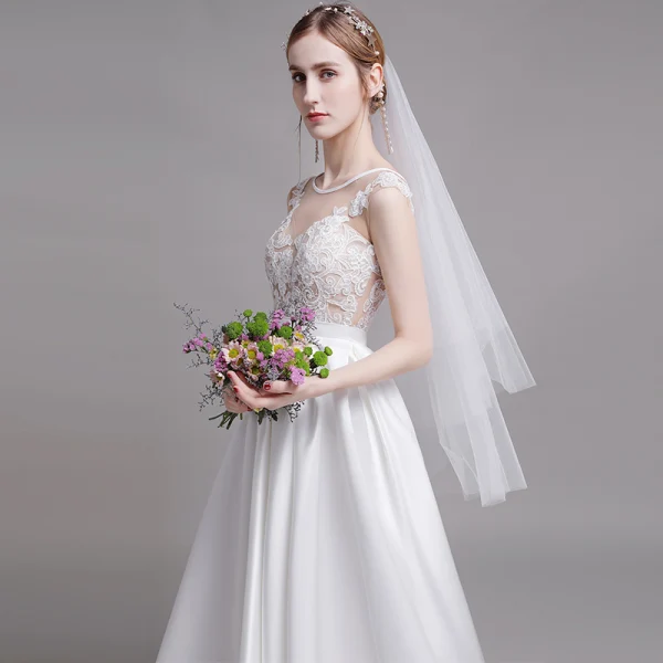 Edles Weiß Strand Brautkleider / Hochzeitskleider 2019 A Linie Rundhalsausschnitt Perle Spitze Blumen Ärmellos Rückenfreies Sweep / Pinsel Zug