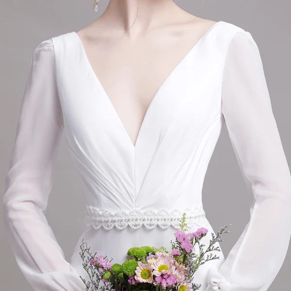 Charmant Couleur Unie Blanche Plage Robe De Mariée 2019 Trompette / Sirène V-Cou Perle En Dentelle Fleur Ceinture Manches Longues Dos Nu Train De Balayage